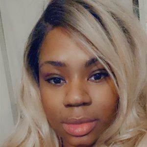 Meet your Posher, Eshautine